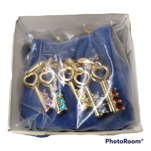 Avon birthstone key necklace 5 keys